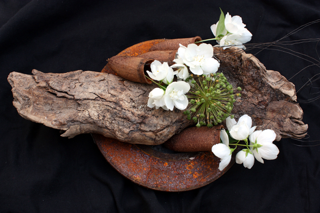Ikebana mit Jasmin und&nbsp;Jecetiba