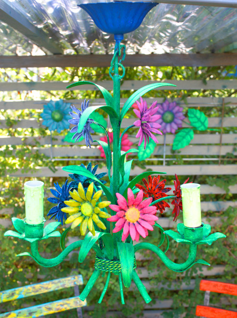 Kleiner fröhlich bunter Kronleuchter 