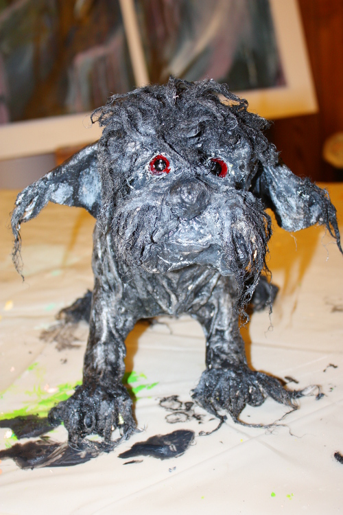 Schwarzer Hund aus einem Workshop im Hinz und Kunst Herbst 2014