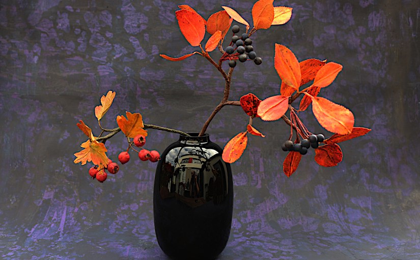 Beerenzweige in schlichter&nbsp;Vase