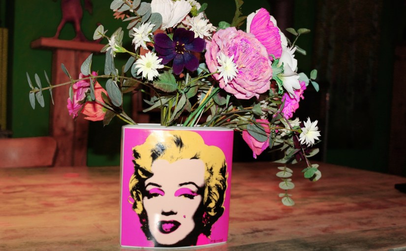 Papierblumenkunst trifft grafische Kunst von Andy&nbsp;Warhol