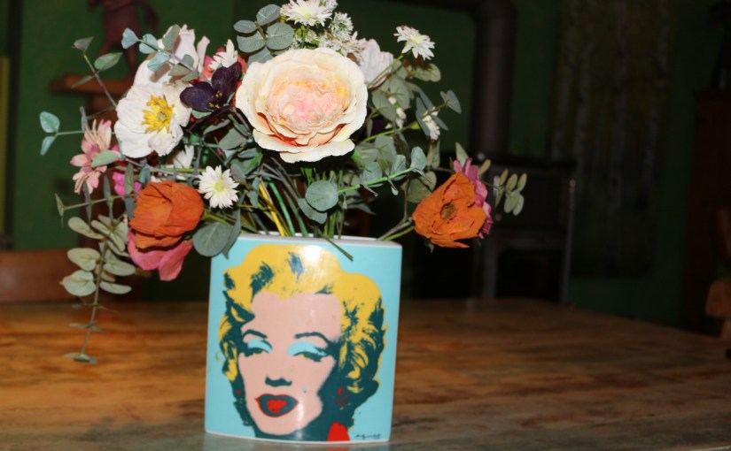 Papierblumenkunst trifft grafische Kunst von Andy&nbsp;Warhol